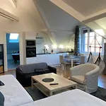 Bed & Breakfast Demeure Saint Louis Historic Manor, City 700M, Free Parking,A C,Clim,Wifi, City View, Garden