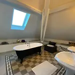 Bed & Breakfast Demeure Saint Louis Historic Manor, 700m, Free Parking,a C,clim,wifi, View, Garden Carcassonne