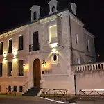 Bed & Breakfast Demeure Saint Louis Historic Manor, 700m, Free Parking,a C,clim,wifi, View, Garden