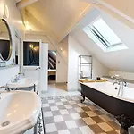 Bed & Breakfast Demeure Saint Louis Historic Manor, 700m, Free Parking,a C,clim,wifi, View, Garden Carcassonne
