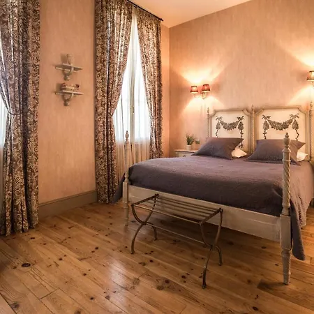Demeure Saint Louis Historic Manor, 700m, Parking,a C,clim,wifi, Heated Pool, View 住宿加早餐酒店 卡尔卡松