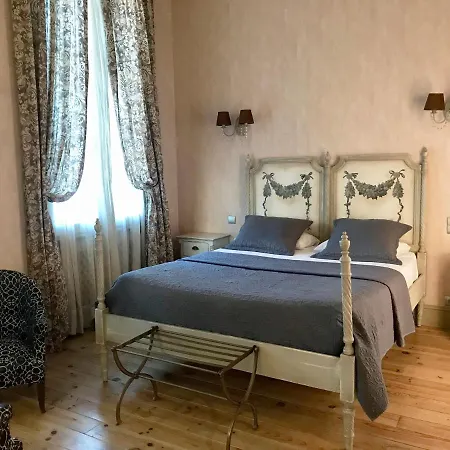 Demeure Saint Louis Historic Manor, City 700M, Free Parking,A C,Clim,Wifi, City View, Garden Bed & Breakfast 4*