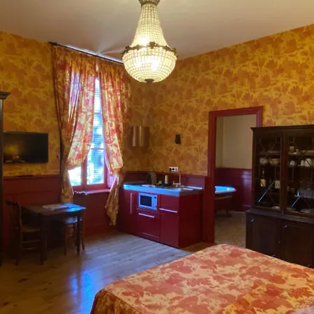 Couette-café Demeure Saint Louis Historic Manor, Air-conditioned, Free Private Parking, 700m, Wifi, View