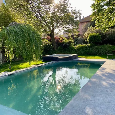 Demeure Saint Louis Historic Manor, 700m, Parking,a C,clim,wifi, Heated Pool, View 住宿加早餐酒店 4*