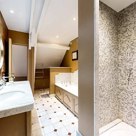 Demeure Saint Louis Historic Manor, City 700M, Free Parking,A C,Clim,Wifi, City View, Garden 4*