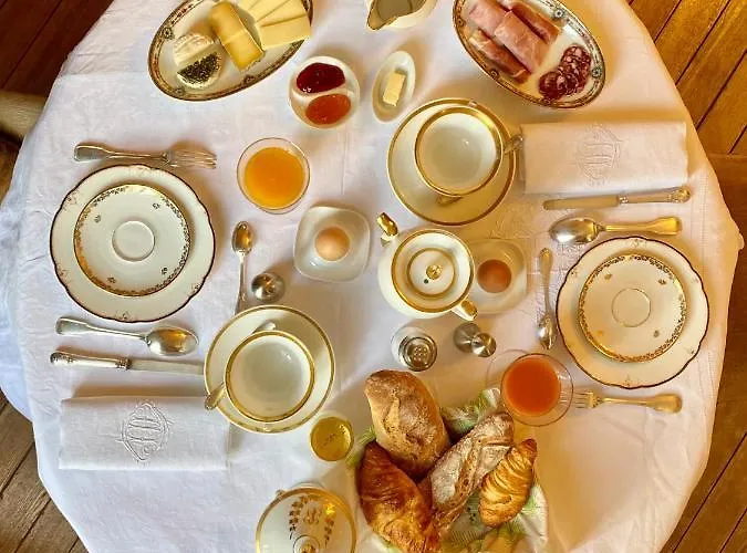 Demeure Saint Louis Historic Manor, City 700M, Free Parking,A C,Clim,Wifi, City View, Garden Bed & Breakfast 4*