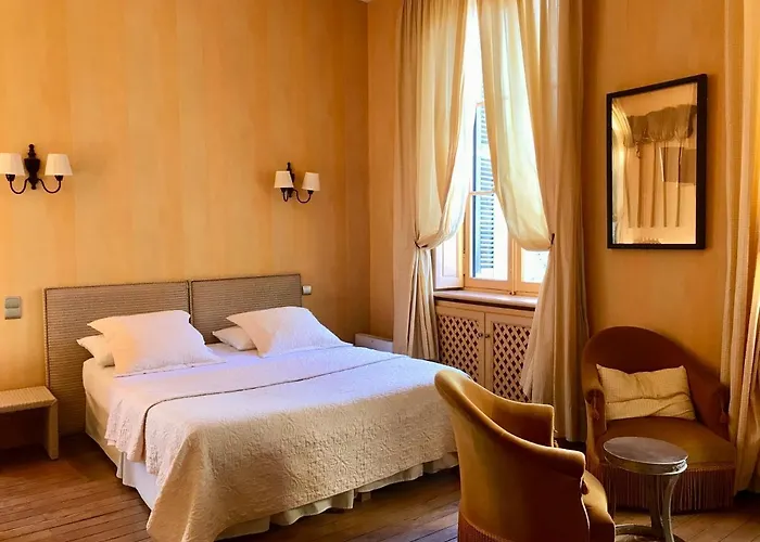 Bed & Breakfast Demeure Saint Louis Historic Manor, City 700M, Free Parking,A C,Clim,Wifi, City View, Garden