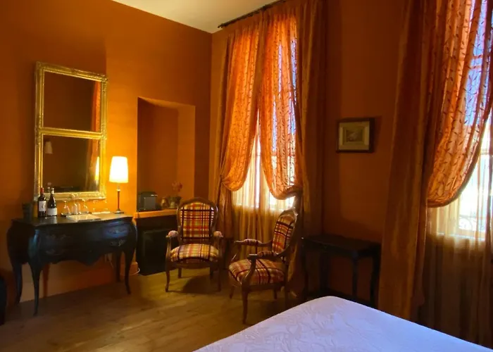 Demeure Saint Louis Historic Manor, City 700M, Free Parking,A C,Clim,Wifi, City View, Garden 4*