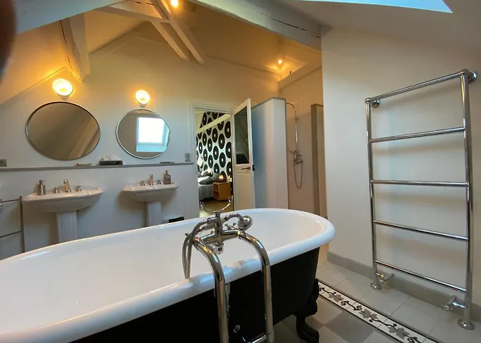 Bed & Breakfast Demeure Saint Louis Historic Manor, City 700M, Free Parking,A C,Clim,Wifi, City View, Garden 4*