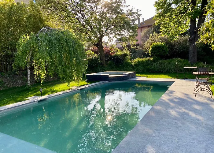 Demeure Saint Louis Historic Manor, City 700M, Free Parking,A C,Clim,Wifi, City View, Garden Bed & Breakfast 4*