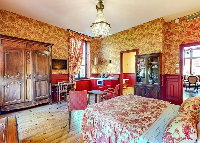 Demeure Saint Louis Historic Manor, City 700M, Free Parking,A C,Clim,Wifi, City View, Garden Bed & Breakfast 4*