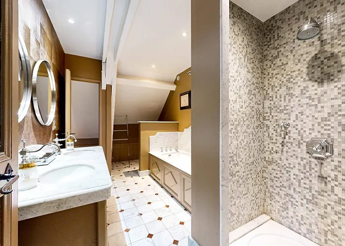 Demeure Saint Louis Historic Manor, City 700M, Free Parking,A C,Clim,Wifi, City View, Garden 4*